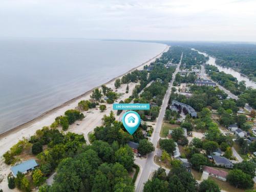 Gallery image of Spacious Second Floor Garden View Apartment in Wasaga Beach