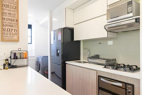Kuchyň nebo kuchyňský kout v ubytování Class Suites 502 - Modern Tranquility/Priv Balcony