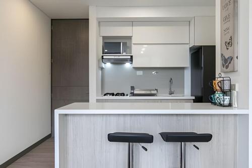 Η κουζίνα ή μικρή κουζίνα στο Class Suites 503 - Bright & Minimalistic Apt/Pool