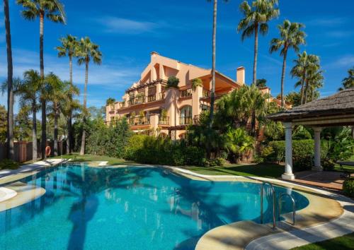 First Line Banus 4 Bed Sea Pool