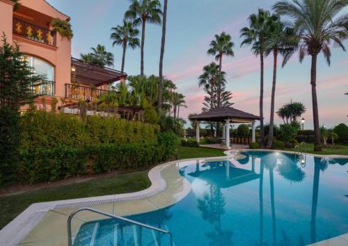 First Line Banus 4 Bed Sea Pool
