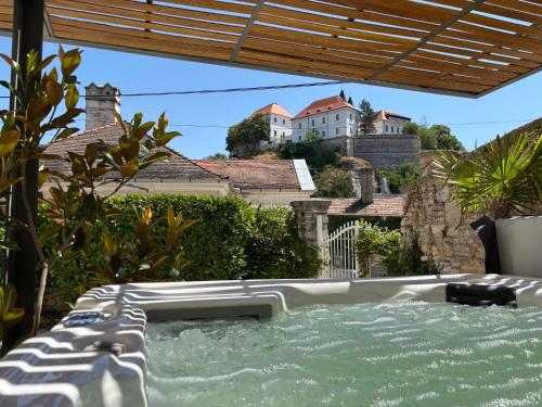 FRIDA Apartman, Exkluzív várpanorámával, a belváros szívében, ingyenes parkolással