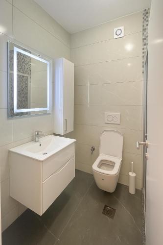 Ένα μπάνιο στο Peja Central Hideaway