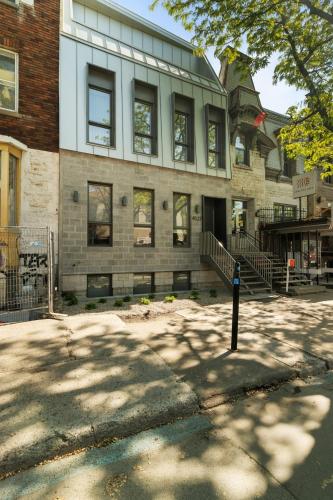 a building with a parking meter in front of it at Habitat in Montréal