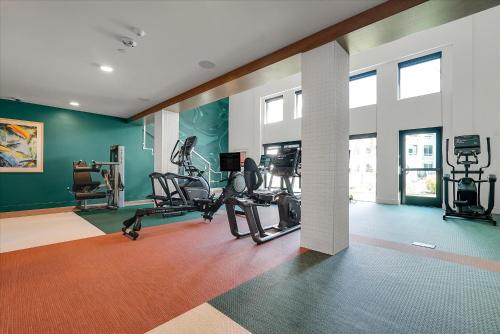 Salle ou équipements de sports de l'établissement Global Luxury Suites near Liberty Station