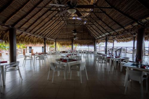 Restaurace v ubytování Playa Blanca Beach Resort - All Inclusive