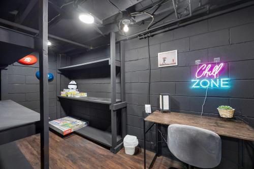 Φωτογραφία από το άλμπουμ του Blue Haven Cottage - Spacious 2BD in the Heights σε Peoria Heights