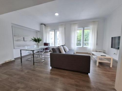 Disfruta de las vistas al Parque de San Lazaro