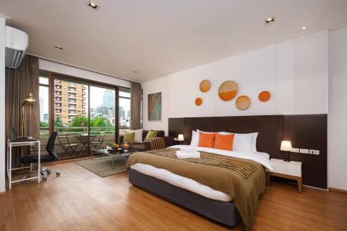 Ένα ή περισσότερα κρεβάτια σε δωμάτιο στο King Bed, Park, BTS 5min | Free Parking, Fast WiFi