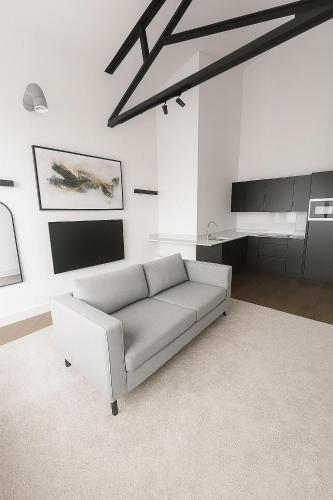 a living room with a couch and a kitchen at Stylish 1B Apt in Essex w Modern Touch in Chelmsford