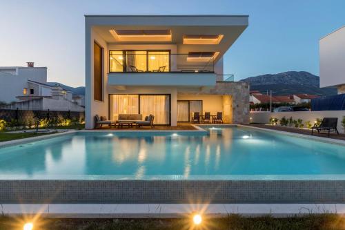 Glamorous Kastela Villa 4 Bedrooms Villa Seafront Paradise Private Pool Overlooking Sensational Sea Views Split
