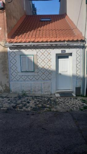 Alvito Guest House - Comfortable room with private bathroom