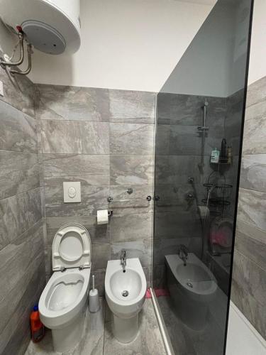 Ένα μπάνιο στο KC apartments