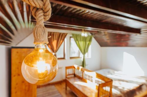 Giường trong phòng chung tại Casa bunicilor/ Grandparent’s house