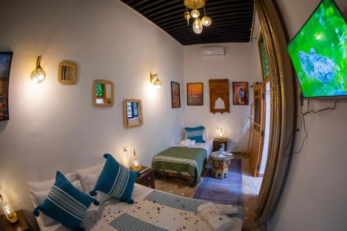 a living room with a couch and a mirror at Riad Shauala Fez in Fès