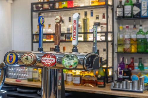 Ο χώρος του lounge ή του μπαρ στο Best Western Weymouth Hotel Rembrandt