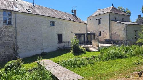 Belle demeure avec piscine à Bourgueuil 5 ch/10 p