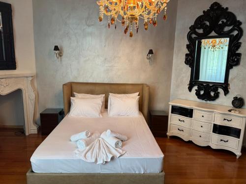 Ένα ή περισσότερα κρεβάτια σε δωμάτιο στο Elegant & Luxury Escape SKG