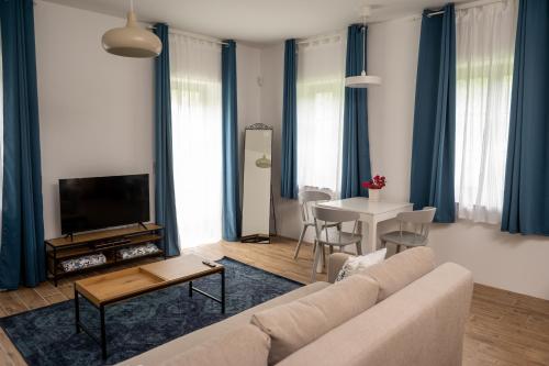 a living room with a couch and a table at Viktória Kőház Köveskál in Köveskál
