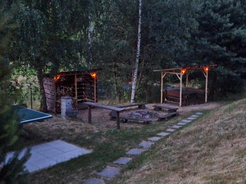 a picnic area with a fire grill and a tent at Penzion Na Pohoři in Olešnice