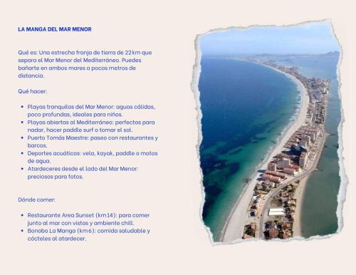 una página de un libro con una imagen de una playa en Casa de las Palmeras Golf, en La Alcayna
