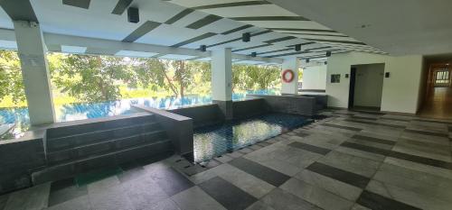 Kolam renang di atau dekat dengan Studio in Boat Avenue