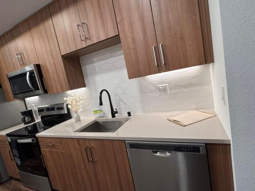 Awesome Loft at Hollywood FREE Parking photo 34