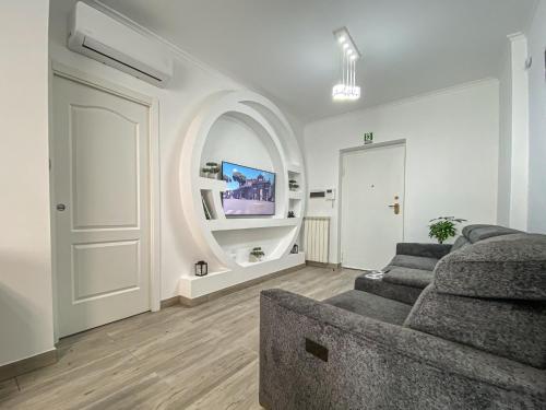 a living room with a couch and a tv at Viterbo Center House in Viterbo