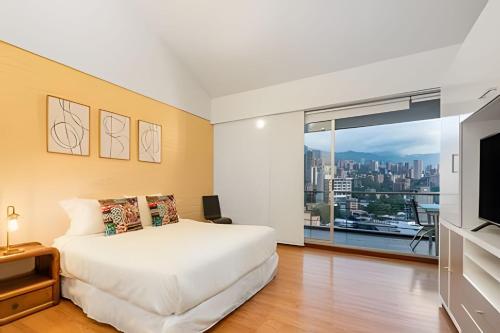 Postel nebo postele na pokoji v ubytování Gauss 1205-Serenity Modern Apt/Terrace/Squash/Gym