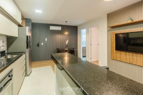 a kitchen with a large counter top in a room at Prédio c/ Aptos Novos a 300m da Praia - EEP in Guarapari