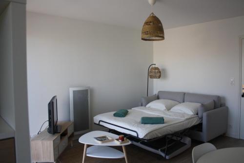 En eller flere senge i et værelse på Bella Vista - Appartement 1 chambre