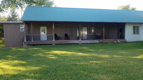 a small house with a porch and a yard at Verde Valley Ranch Retreat - 4BR Guest House by Sedona & Jerome in Cottonwood