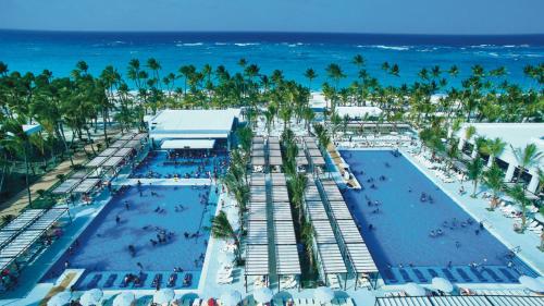 La alberca dentro o cerca de Riu Bambu - All Inclusive