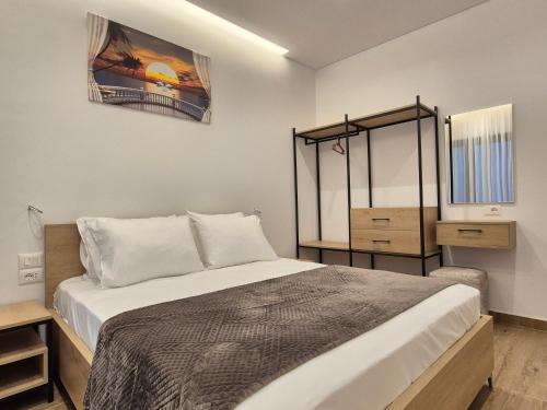 Postel nebo postele na pokoji v ubytování DAK Suites