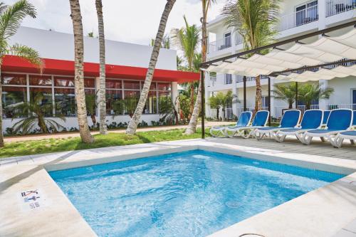 La alberca dentro o cerca de Riu Bambu - All Inclusive