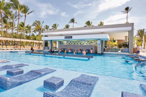 La alberca dentro o cerca de Riu Bambu - All Inclusive