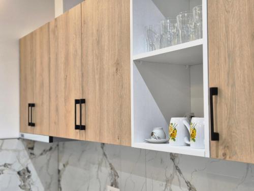 Kuchyň nebo kuchyňský kout v ubytování DAK Suites