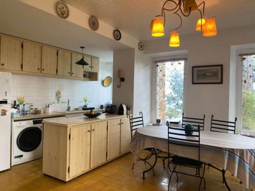 Photo de la galerie de l'établissement Résidence C30-perros Guirec - Appartement dans villa classée balnéaire MAE-4541, à Perros-Guirec