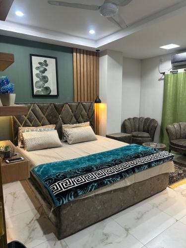 Postel nebo postele na pokoji v ubytování 1BR Apartment for Rent in Islamabad