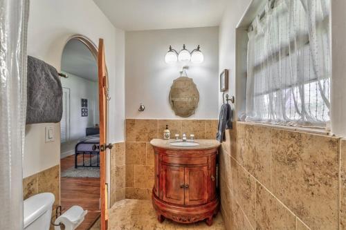 Koupelna v ubytování Cozy 4BR Ranch Home Near Sedona & Jerome with Game Room & Fire Pit