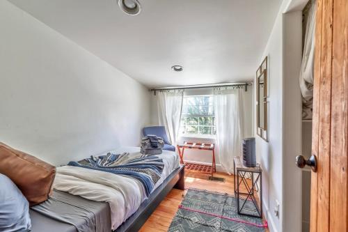 Postel nebo postele na pokoji v ubytování Cozy 4BR Ranch Home Near Sedona & Jerome with Game Room & Fire Pit