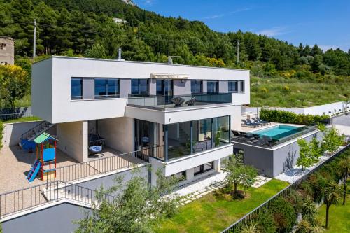 Villa Forti Dva - 5 Bedroom Modern Villa - Sister Villa Available - Sea Views