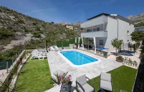 Luxurious Home In Zrnovnica
