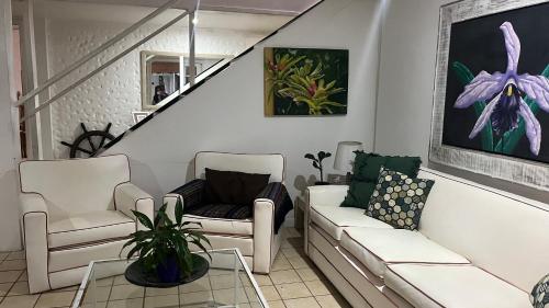 a living room with two chairs and a couch at GUEST HOUSE Floresta Mar in Angra dos Reis