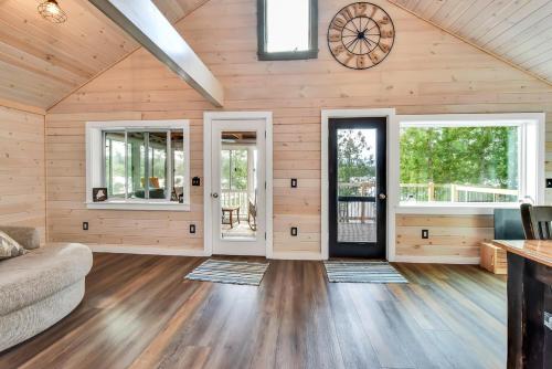 Gambar di galeri bagi Gables End Escape Lakefront Dock Kayaks di Belgrade