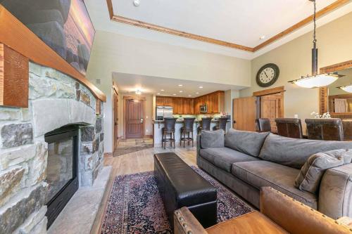 Χώρος καθιστικού στο Catamount Lodge 101 by East West Hospitality