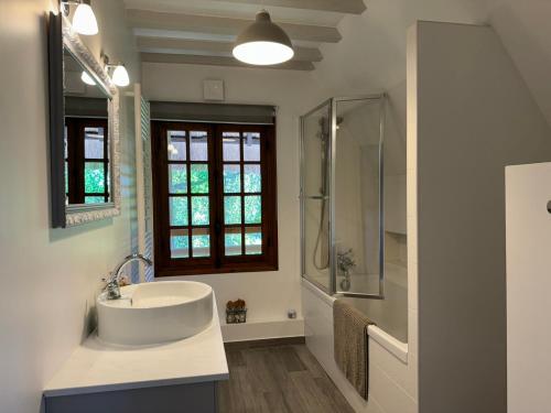 Photo de la galerie de l'établissement Véritable chaumière Normande familiale proche bourg - Sauna - Fitness, à Le Breuil-en-Auge