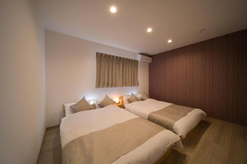 Una cama o camas en una habitación de 別府三和泉 雅 桜 響