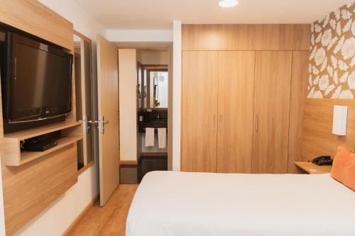 Кровать или кровати в номере Intercity Curitiba 7 de Setembro