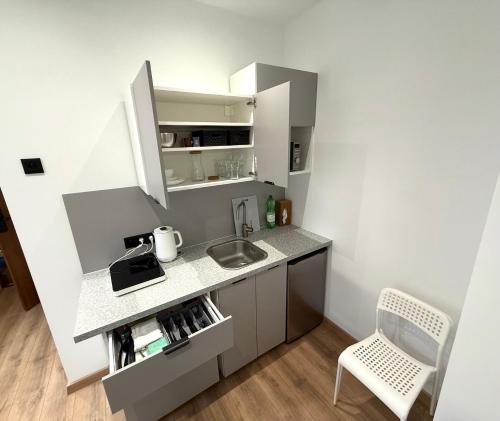 Kuchyň nebo kuchyňský kout v ubytování Quiet Apartments